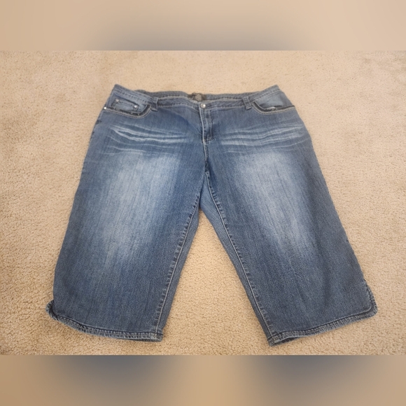 Womens Blue Jean Shorts Knee Length Bacc In Size 22W Sparkle Pockets #R417 - Picture 1 of 7